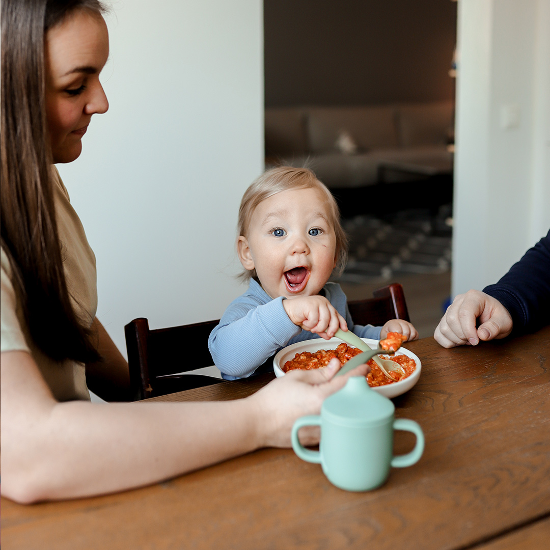 Banner-happy_child_eating